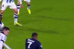 姆巴佩這球真的不講理??！背身防守又如何，我全身都是假動作！