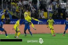 你敢信這是40歲做出來的動(dòng)作？C羅超滯空側(cè)身剪刀腳射門