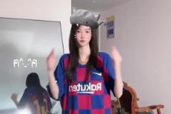 這巴薩球衣吊牌都沒拆……美女你是什么星座的