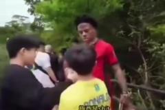 越說越過分，小球迷稱梅西是侏儒，甲亢哥及時打停