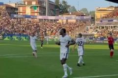 實拍：小圖拉姆踢呲變吊射進球，自己都繃不住了