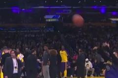 內(nèi)維爾：選三個人一起共進(jìn)晚餐， 阿諾德：杰拉德、齊達(dá)內(nèi)、C羅