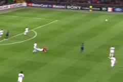 14年前的今天，諾伊爾出擊解圍，遭斯坦科維奇驚天吊射