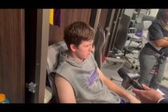 詹姆斯罕見(jiàn)暴粗口怒夸里夫斯：里夫斯就TM是一個(gè)殺手