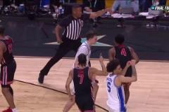 冠軍夢(mèng)碎！弗拉格身后搶板被吹犯規(guī)送致命兩罰，這個(gè)吹罰合理嗎？