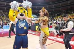 為了得到巔峰伊巴卡，歐美名媛們都付出了多大代價~