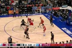 兄弟倆素質(zhì)都炸裂！阿門弟弟奧薩爾閃電飛奔回防殘暴釘帽