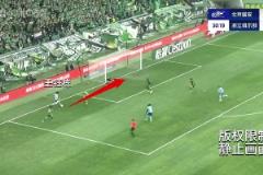 王鈺棟0度角射門??黃健翔：過人不錯，但怎么著，應(yīng)該傳
