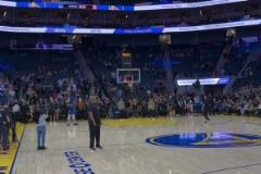 賽前庫(kù)里再次嘗試全場(chǎng)的投籃！此時(shí)人們還不知道本場(chǎng)只進(jìn)一球