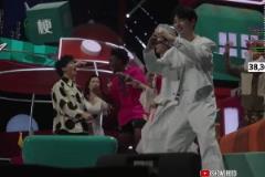 歷史級(jí)合唱！甲亢哥和大張偉合唱《陽(yáng)光彩虹小白馬》