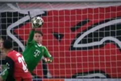 39歲的諾伊爾抬頭望去，滿眼都是自己年輕時的樣子......