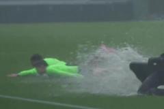 玩嗨了！看來，安東尼在貝蒂斯是真的快樂?。? title=