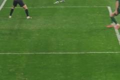 加油練級！年輕的王鈺棟想從外援身邊突破還是有些難度