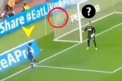 這也能進(jìn)？梅西這腳零度角挑射，把對(duì)方門將都看懵了！