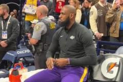 不知道詹姆斯看到亞歷山大這賽季的數(shù)據(jù)在想些什么