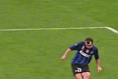 崢嶸歲月，國米官推重溫了當(dāng)年藍(lán)黑軍團(tuán)在安聯(lián)淘汰拜仁的畫面