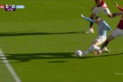 錯(cuò)失良機(jī)！馬爾穆什送絕佳妙傳！福登禁區(qū)內(nèi)單刀打門被干擾偏出！