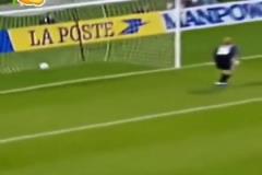 太逆天了！卡洛斯這腳超遠(yuǎn)任意球，現(xiàn)在還有球員能做到嗎？