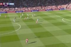 這就是曼市德比！加納喬開場突破險(xiǎn)造點(diǎn)，B費(fèi)任意球擊中人墻