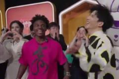 甲亢哥：大張偉老師你唱啊，怎么不唱“內(nèi)個(gè)”啊