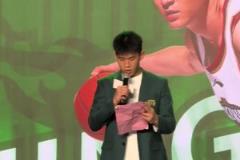 下一次穿西裝就是選秀大會(huì)！林葳曾穿著西裝上臺(tái)講話~