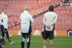 球員兼教練：皇馬備戰(zhàn)歐冠，魔笛與安帥一起探討戰(zhàn)術(shù)