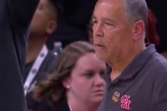 看到夏普的離譜致命失誤，休斯頓大學主帥都懵了