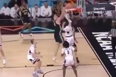 遺憾！去年NCAA決賽，扎克-埃迪面對克林根空砍37分10板