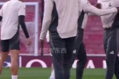 15冠底蘊！皇馬眾將在酋長球場踩場訓(xùn)練嬉笑打鬧，似乎毫無壓力