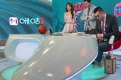 女主播魏欣怡激動(dòng)飚出C語言！上海神奇三分絕殺，咪咕演播室里沸騰了