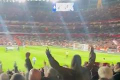 North London Forever！皇馬球員落寞離場，現(xiàn)場槍迷高歌慶祝