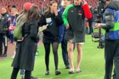 今夜大腿賴斯比旁邊的黑絲大長腿小姐姐還吸引人