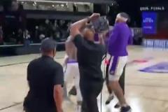 五年前一起為湖人拿下冠軍的兩人，明天要作為對(duì)手相遇了