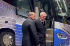 風(fēng)度！安切洛蒂黑著臉離開球場，遇到小球迷仍然滿足合影要求