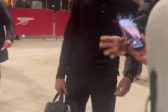 依然信心十足！球迷：我們還能翻盤嗎？姆巴佩：當(dāng)然可以