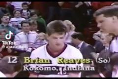 長得簡直一模一樣！湖人里夫斯的父親，大學(xué)時候是這么打球的