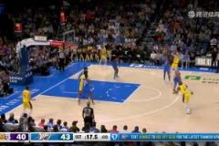 里皇無限猖狂！里夫斯無視協(xié)防1V2強行干拔 三分飆中不講理！