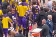 今天的頭號(hào)主角！東契奇拿了45分下場(chǎng)后，湖人替補(bǔ)席一片歡呼！