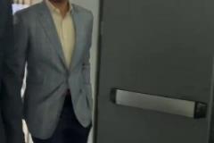 在想些啥呢？獨行俠GM哈里森賽后離開球館，表情十分嚴(yán)肅