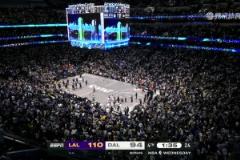 謝幕！東契奇砍45分主動(dòng)犯規(guī)下場(chǎng)，享受全場(chǎng)球迷歡呼&鼓掌回應(yīng)