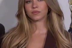 身材顏值太頂了！期待悉尼妹再來(lái)湖人主場(chǎng)看球