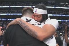 聊了啥？重磅交易兩大主角東契奇與濃眉 賽后擁抱致意&耳語