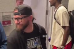 芬尼史密斯催促東契奇“快點(diǎn)”。沒想到電風(fēng)扇說話這么呆萌