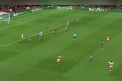 頂級態(tài)度！馬丁內(nèi)利第90分鐘從對方禁區(qū)沖刺回防到自家禁區(qū)