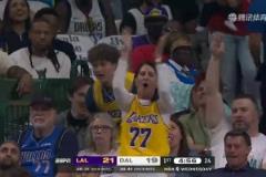 獨行俠全場歡呼！東契奇單挑濃眉，使出招牌后撤步三分飆中