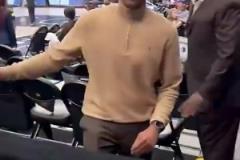 今天會(huì)喊嗎？俠蜜曾當(dāng)著GM哈里森的面，對(duì)他高喊：“炒掉尼科”