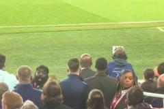 在卡馬文加被罰下時(shí)，卡拉菲奧里和哈弗茨互相看著對方笑