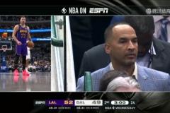 伴隨著炒掉Nico呼聲！東契奇罰球時(shí)，鏡頭同時(shí)給到獨(dú)行俠GM