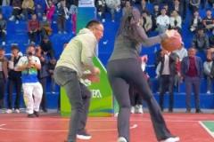 握手不是抱歉 ，而是大哥你還得練～