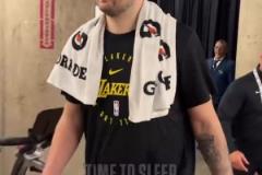 狂轟45分有何感受？東契奇：補覺時間！